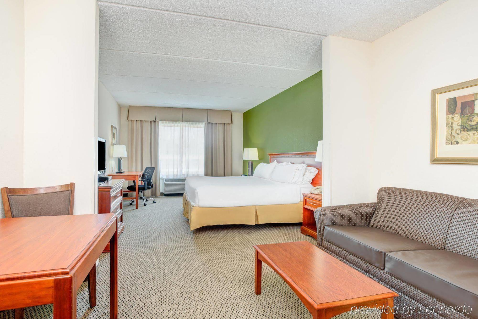 Holiday Inn Express Hotel & Suites Dublin By Ihg Exterior photo